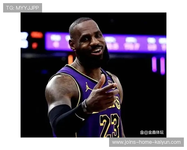 勒布朗训练照曝光,单手扣篮力量依旧
